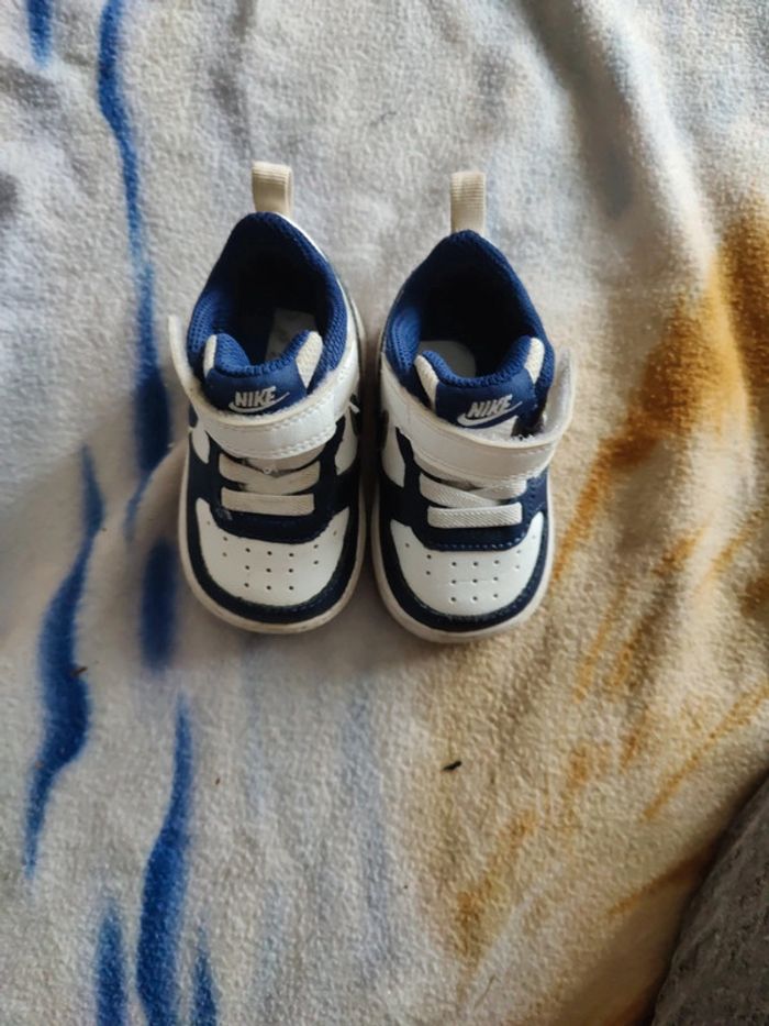 Chaussures Nike taille 18 - photo numéro 2