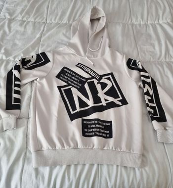 Sweat à capuche.  T.XS.