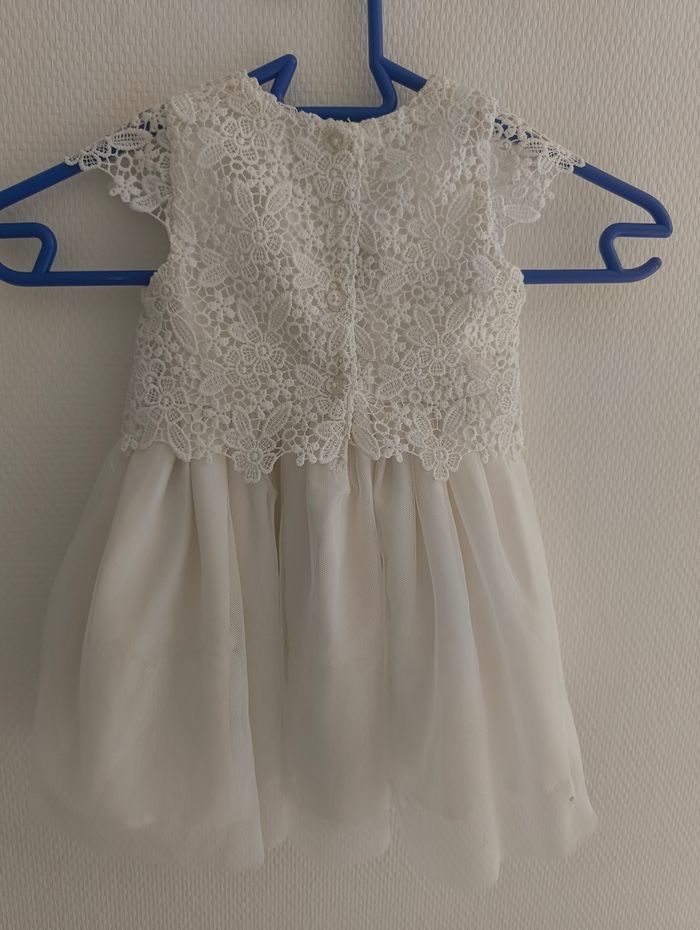 Robe en dentelle fille taille 9/12 mois - photo numéro 3