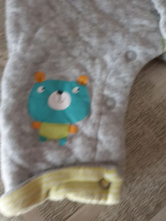 Joli pyjama hiver 6 mois - photo numéro 2