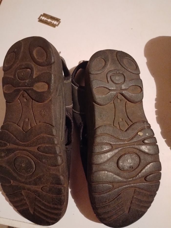 1 paire de sandales taille 34 noire - photo numéro 2