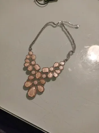 Collier pêche rosé