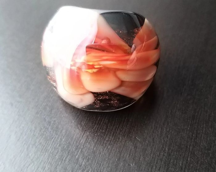 Bague en résine marine pailletée avec fleur - photo numéro 4