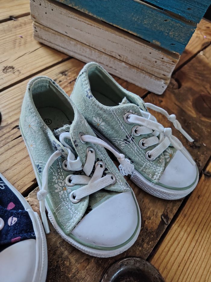Lot 2 paires baskets fille taille 22 - photo numéro 3
