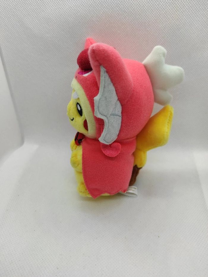 Plush pokémon édition limitée Pikachu red gyarados shiny poncho 2015 - photo numéro 4