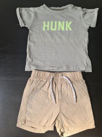 Tee-shirt + short 18 mois