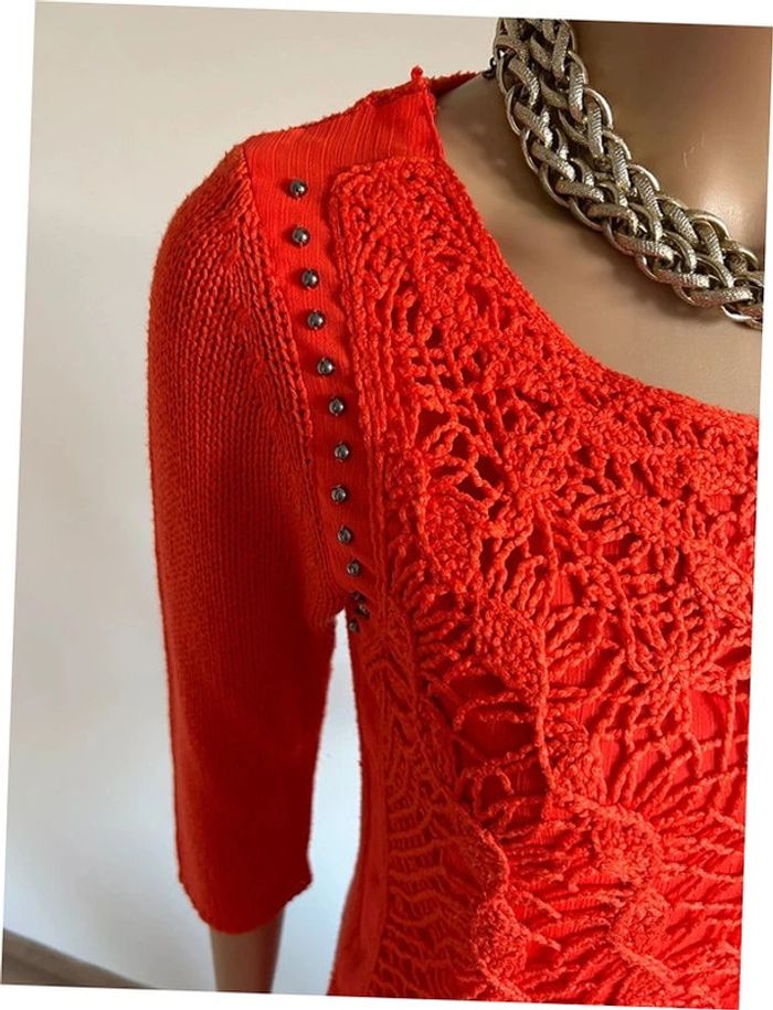 Pull orange avec dentelle et manches 3/4 Bréal taille 36 bon état (petit défaut) - photo numéro 5
