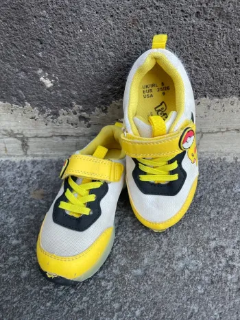 Chaussure lumineuse scratch pikachu T25/26