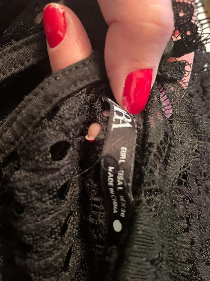 Top noir en dentelle Zara taille L - photo numéro 2
