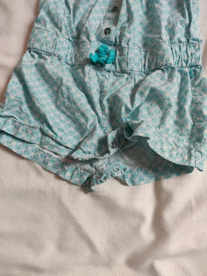 Combishort Obaïbi verte et blanche légère et fluide taille 18m/80cm - photo numéro 4