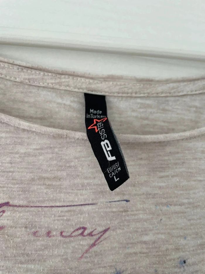 Haut t-shirt beige crème motifs imprimés féérique violet lila avec manches 3/4 - photo numéro 6