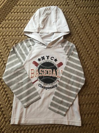 T-shirt à capuche - taille 5 ans