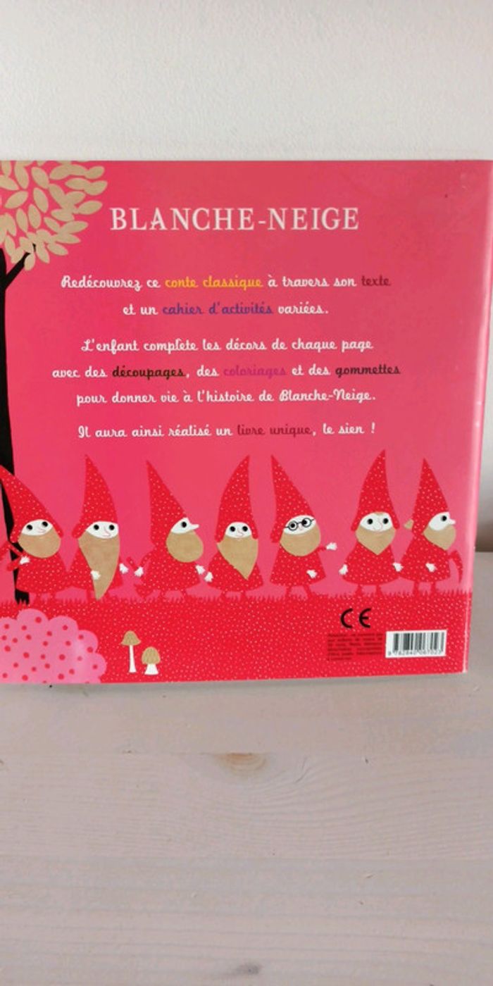 Livre Blanche Neige à colorier, découper et coller - photo numéro 2