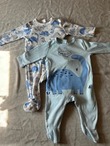 Pyjama dinosaure taille 6 mois