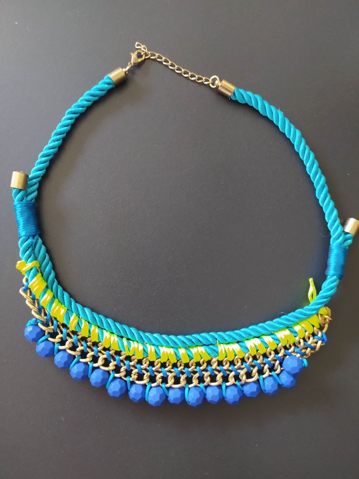 Collier ras du cou bleu et jaune - photo numéro 2