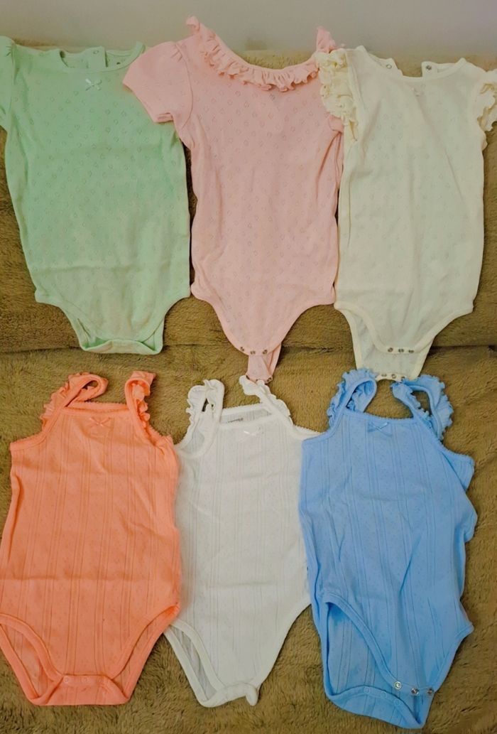 Lot bodies bébé fille