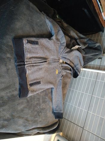 1 gilet et 1 pull tape a l'oeil