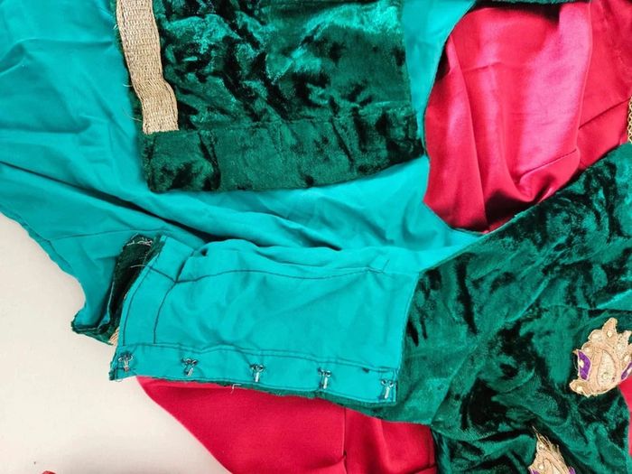 Véritable magnifique sari île Maurice brodé fait à la main rouge et vert velour robe indienne - photo numéro 13
