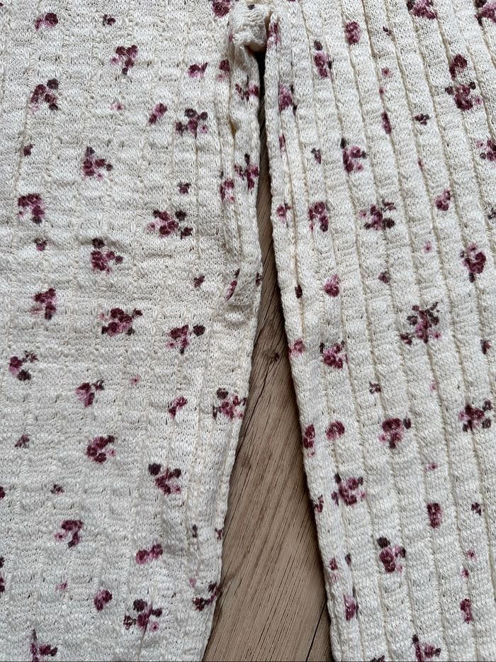 Pantalon beige à fleurs Zara 4/5 ans neuf - photo numéro 8