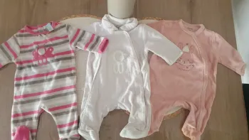 Lot 3 pyjamas bebe fille 1 mois
