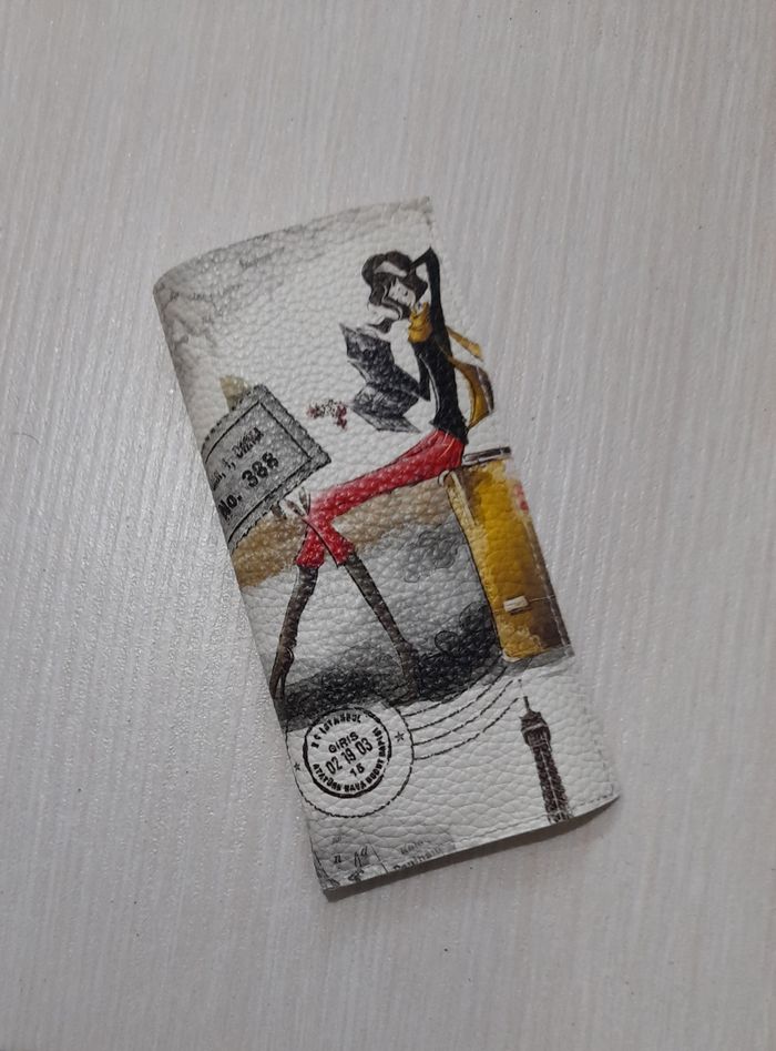 Etui pilule simi cuir
Très bon état