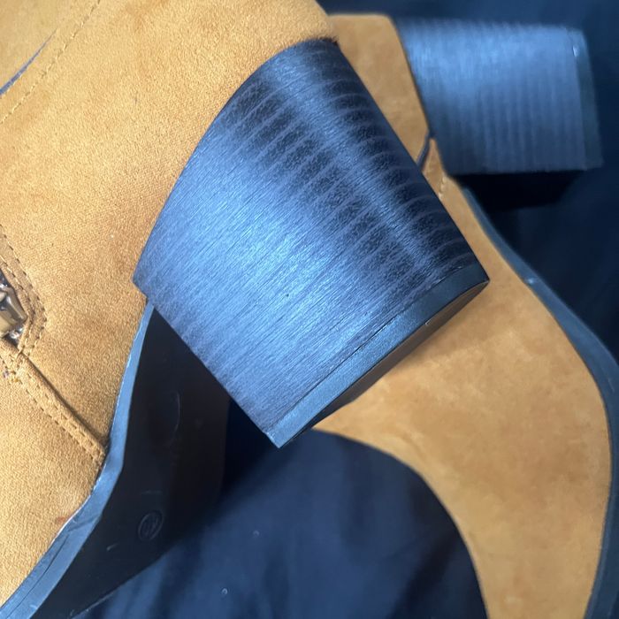 👞 Bottines moutardes à talons T. 40 **NEUVES** - photo numéro 5