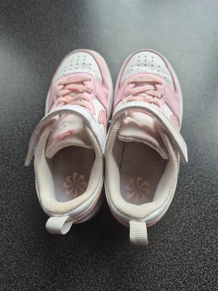 Basket Nike rose et blanche p28,5 - photo numéro 3