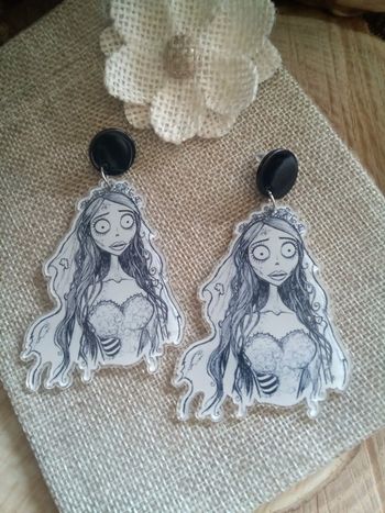 Boucles d'oreilles noires et blanches