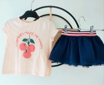 23 mois 2 ans ensemble été Teeshirt tape a l'oeil et jupe ( sans marque) 86 cm
