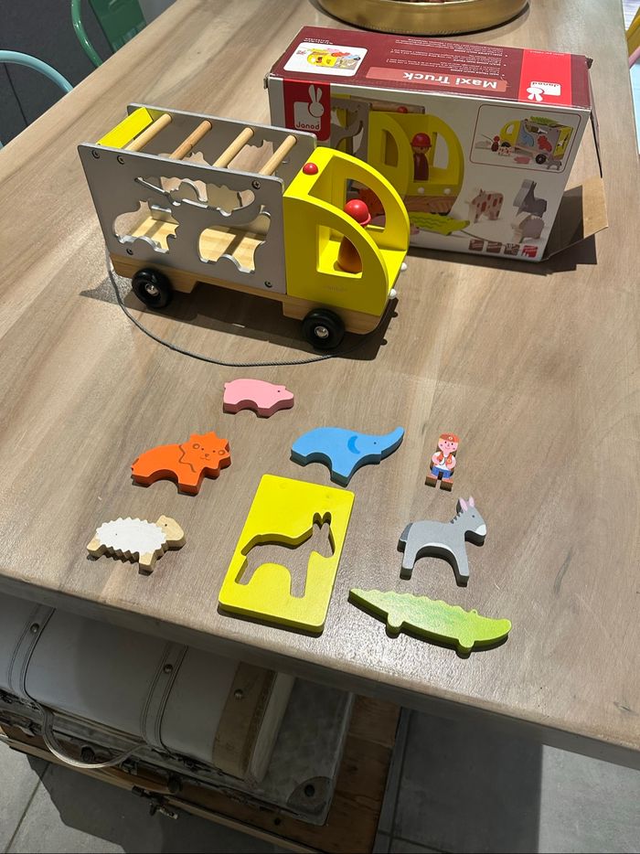 Camion en bois Janod avec animaux du zoo très bon état avec sa boîte d’origine