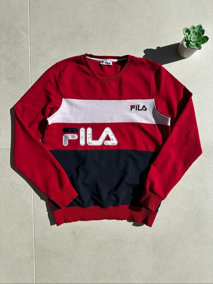 Sweatshirt Fila rouge et bleu marine taille S 👕 - photo numéro 2