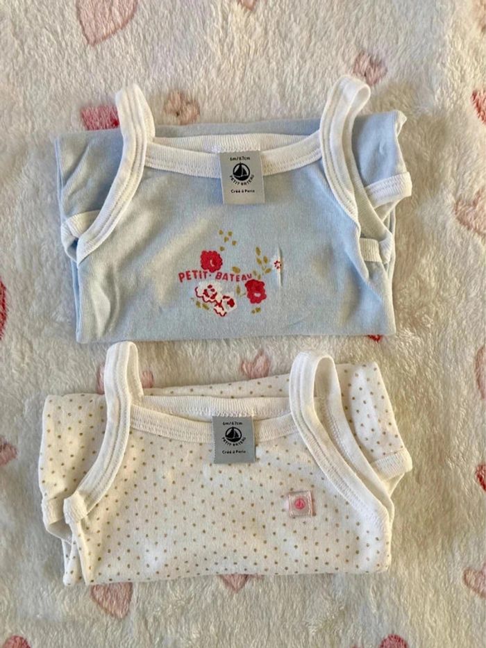 6 mois - lot 2 bodys bretelles - photo numéro 2