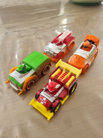 Lot 4 véhicules en métal pat patrouille