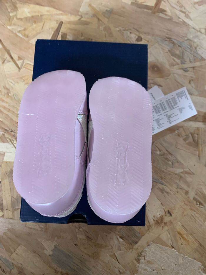 Basket neuve rebook taille 24 - photo numéro 4