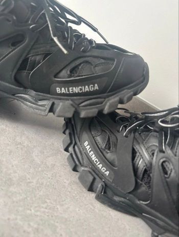 Balanciaga track 90€