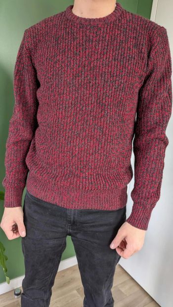 Pull noir et rouge