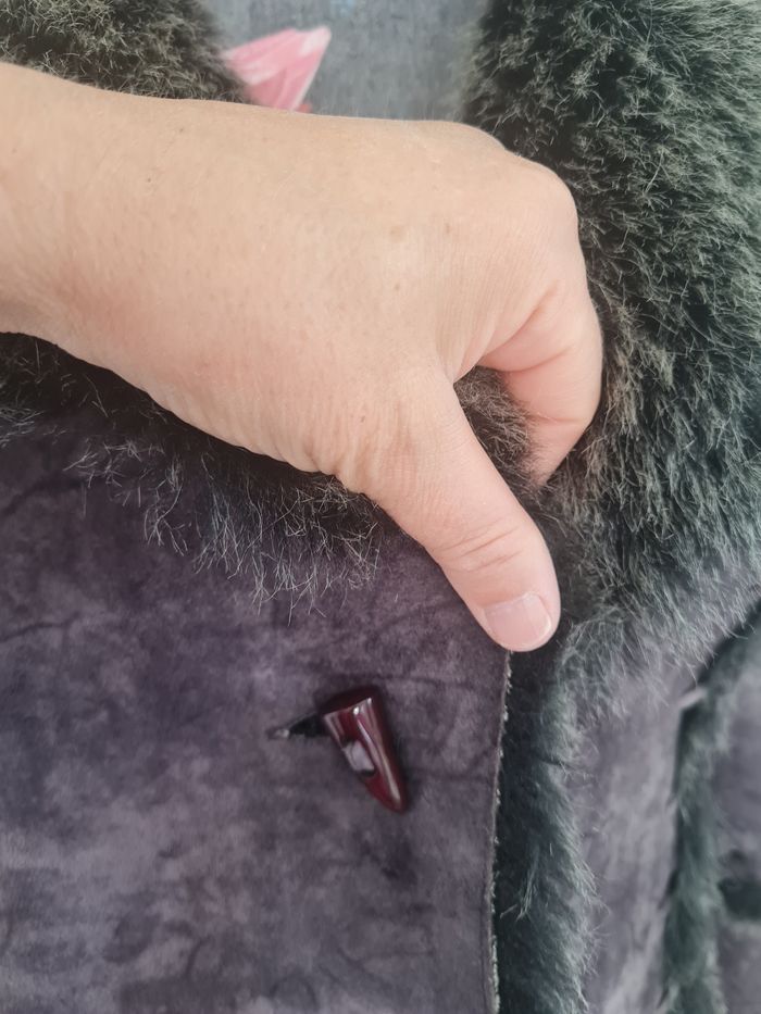 Superbe veste en peau retournée cnous - photo numéro 3