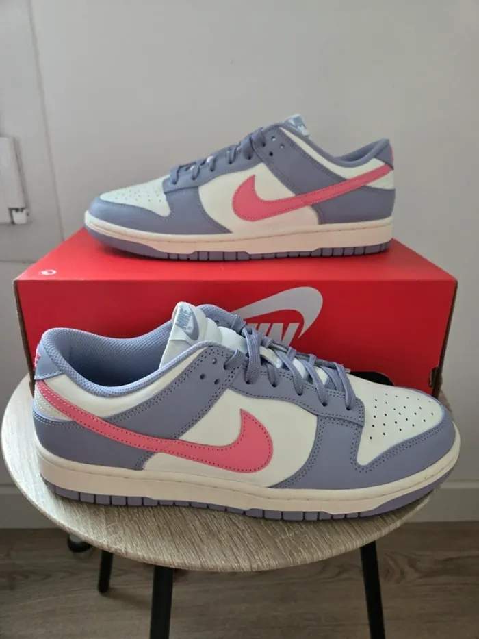 Nike dunk low Taille 43 neuves blanc lila rose - photo numéro 2