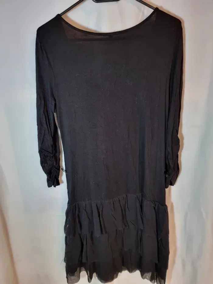 Robe noire à volants - photo numéro 2