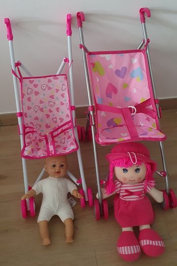 Poussettes + poupées