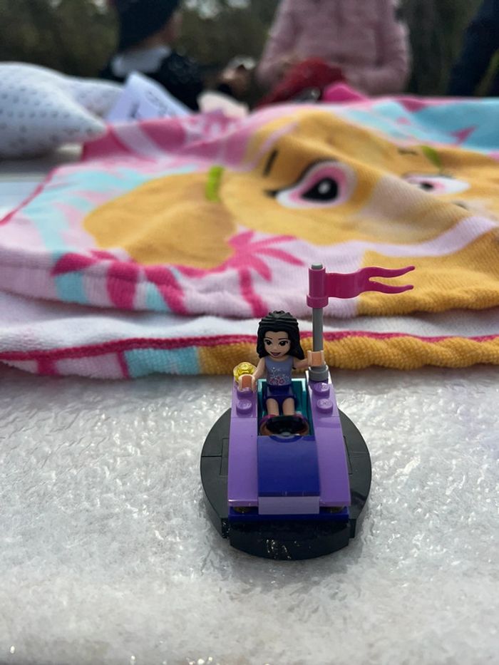 Jeu de construction lego Friends fille auto ramoneuse fête foraine - photo numéro 2