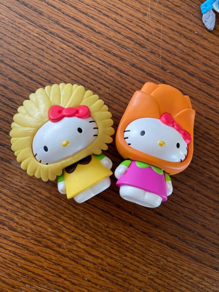 2 figurines Hello Kitty