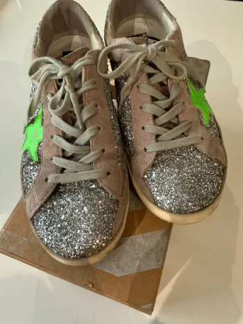 Basket glitter golden goose