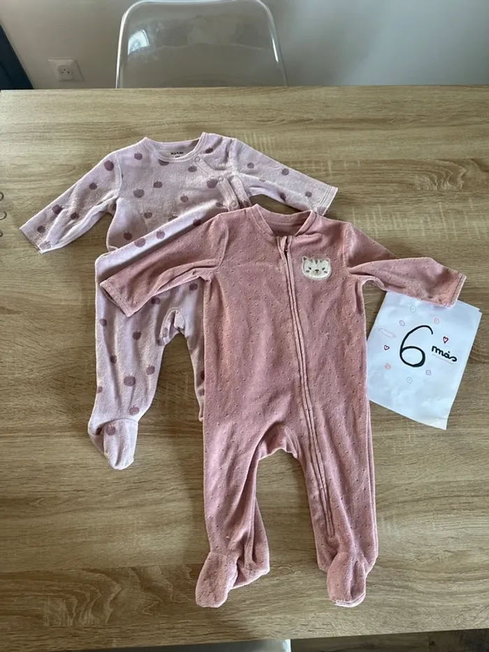 Lot 2 pyjamas velours Kiabi 6 mois - photo numéro 2