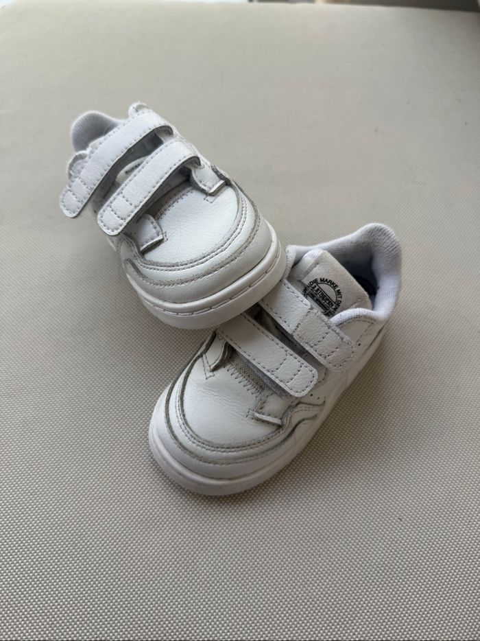 Basket Adidas Blanche en parfait état - photo numéro 3