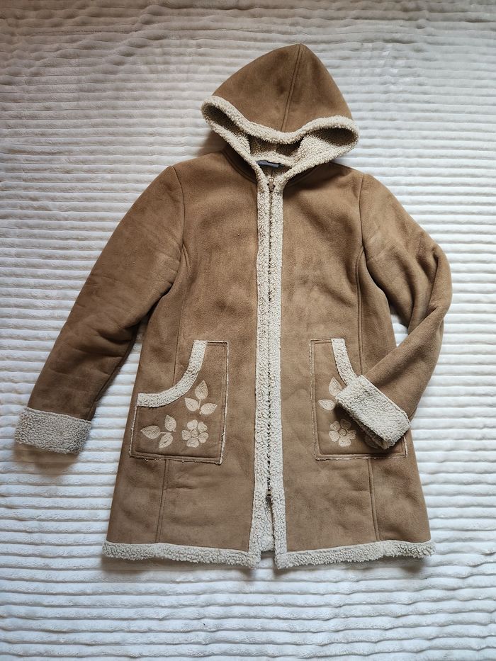 Manteau doublé effet peau lainée Kiabi – Taille 42 – Long – Capuche – Bon état