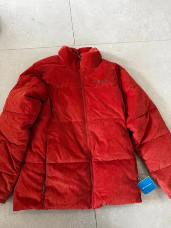 Doudoune en velours côtelé Columbia, neuve avec étiquette, taille M, rouge