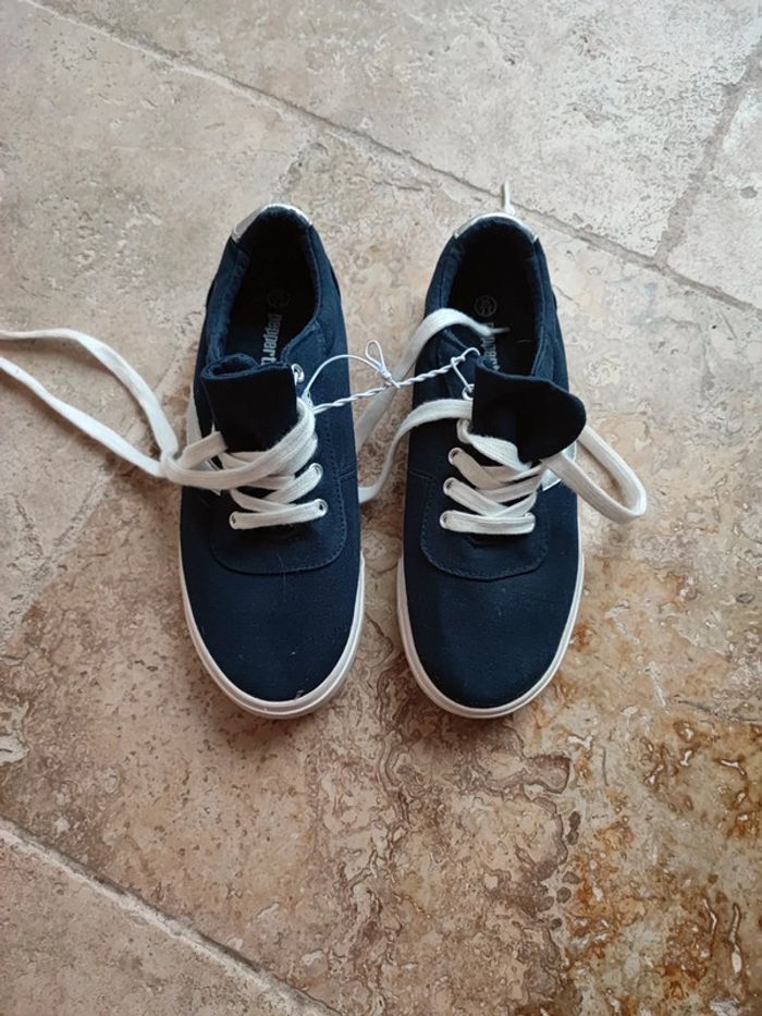 Chaussure en toile neuve bleu marine et argent fille