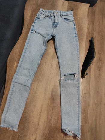 Jeans a trou