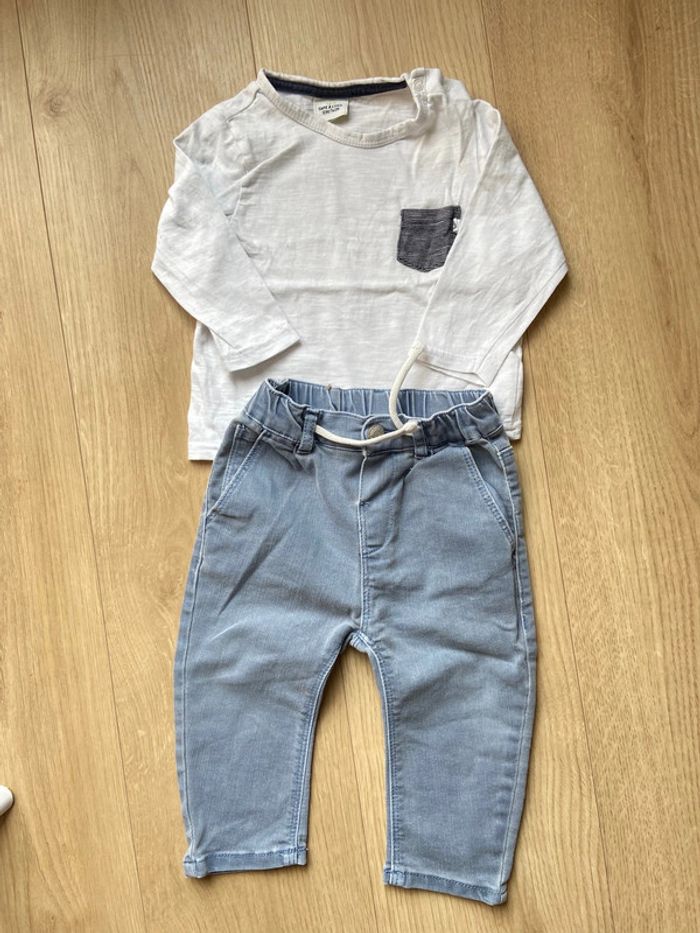 Tenue jean bleu clair Zara et haut Tape à l’œil 12 mois